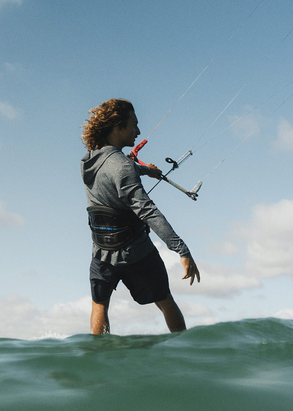 Harnais kitesurf homme Prolimit Addict en navigation freeride